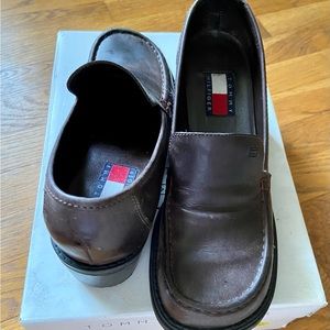 Tommy Hilfiger ladies brown loafers. Size 7.5